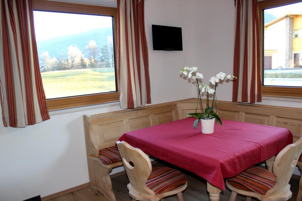 Schneiderhof Villa Oberperfuss Room photo