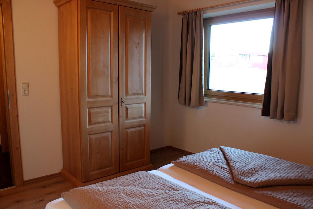 Schneiderhof Villa Oberperfuss Room photo