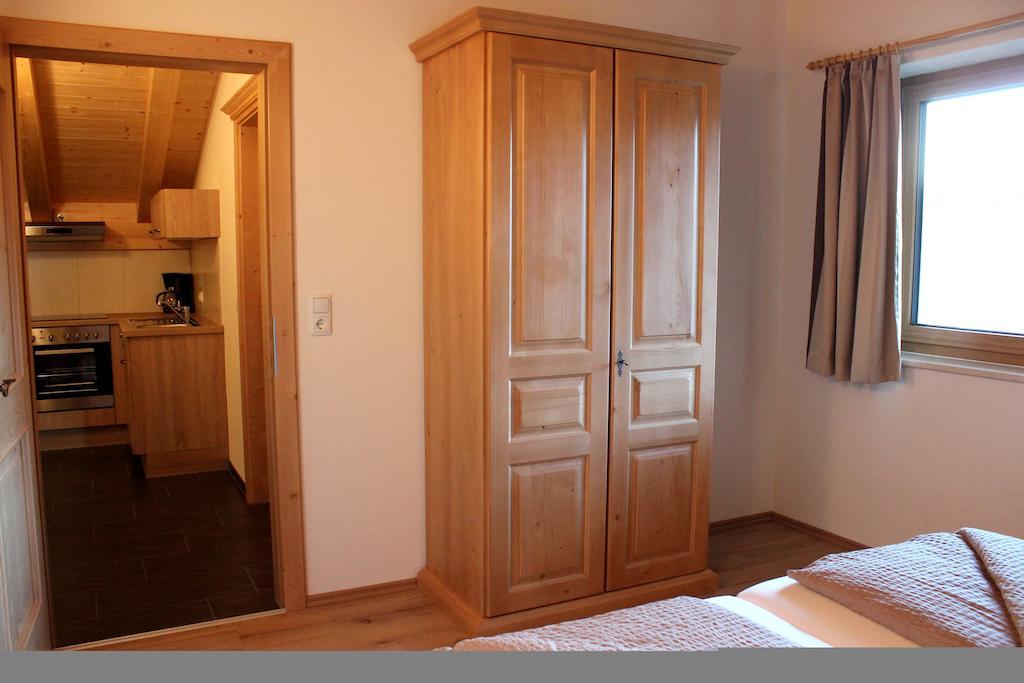 Schneiderhof Villa Oberperfuss Room photo